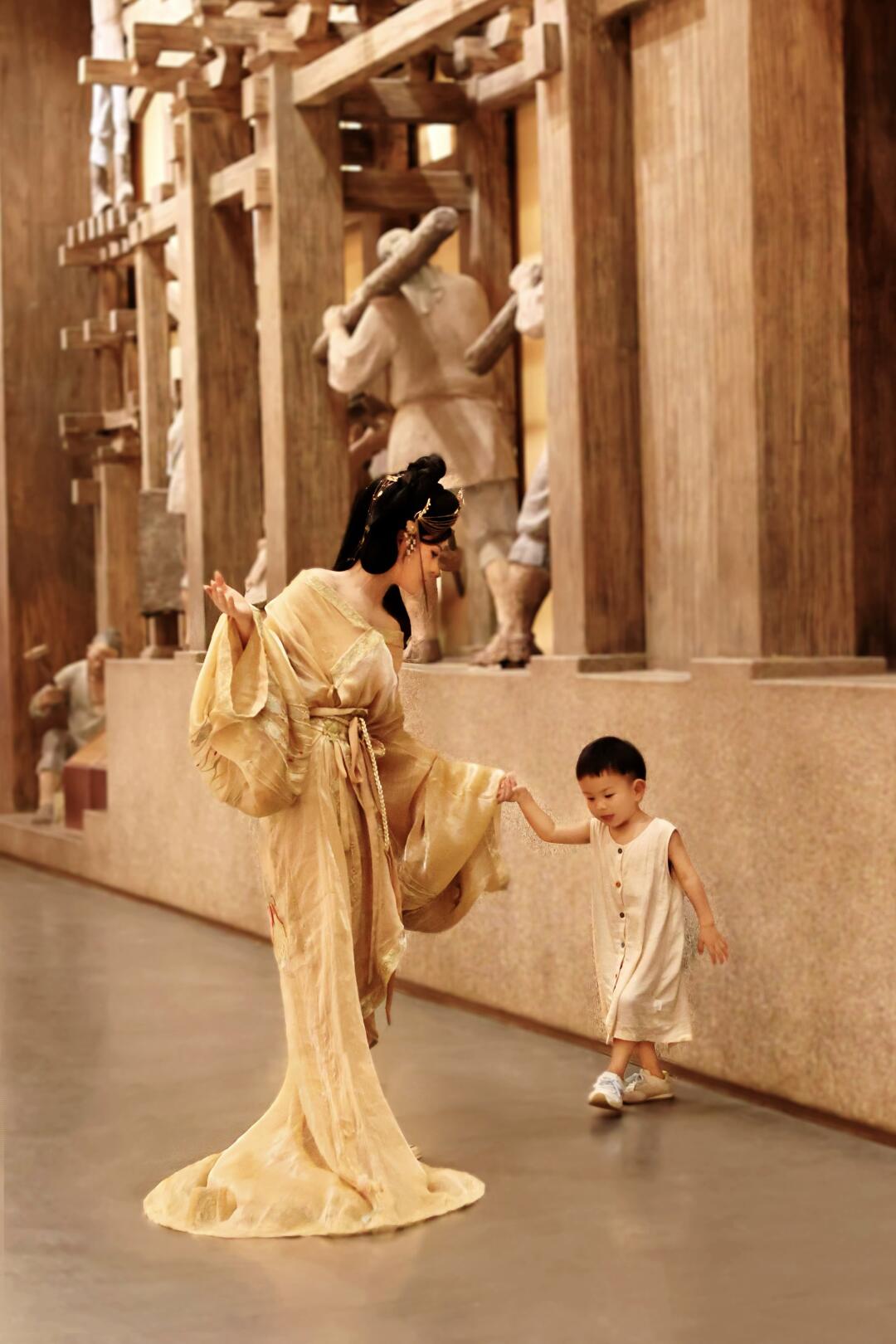 谁的娃 居然还要本宫亲自看..？