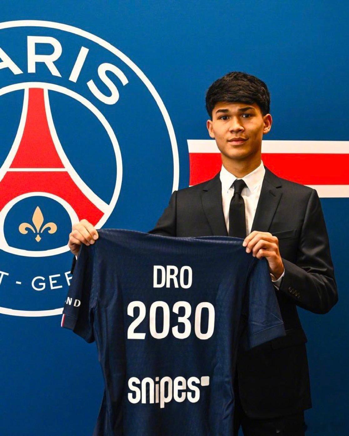 官方：巴塞罗那与巴黎圣日耳曼就‘德罗’·费尔南德斯转会巴黎圣日耳曼达成一致，球员