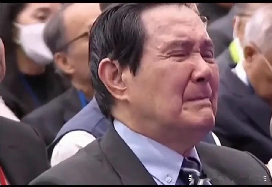 我来说说马英九为什么哭。
郑丽文正式就任国民党主席的就职演讲，可以说铿锵有力，酣