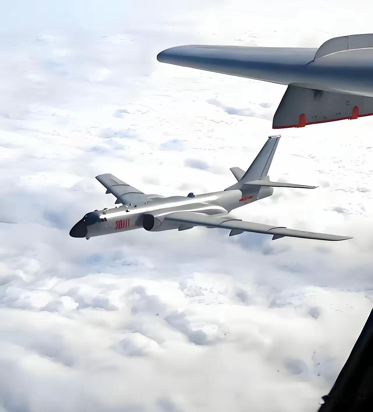 中国今天终于出手，菲律宾不敢说话了！

今天上午，中国军方出动轰-6K轰炸机，与