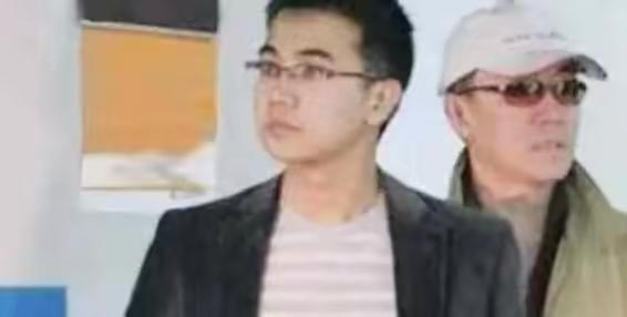 李幼斌的两个儿子，亲儿子李小珂，40岁，没进娱乐圈，在北京做一份普通又稳定的工作
