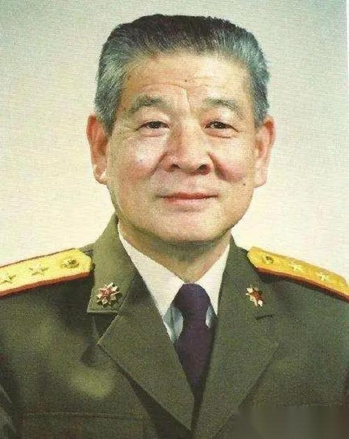 副团长直接升为副军长！
1975年正在训练的王英洲突然被军长叫去办公室，他忐忑是