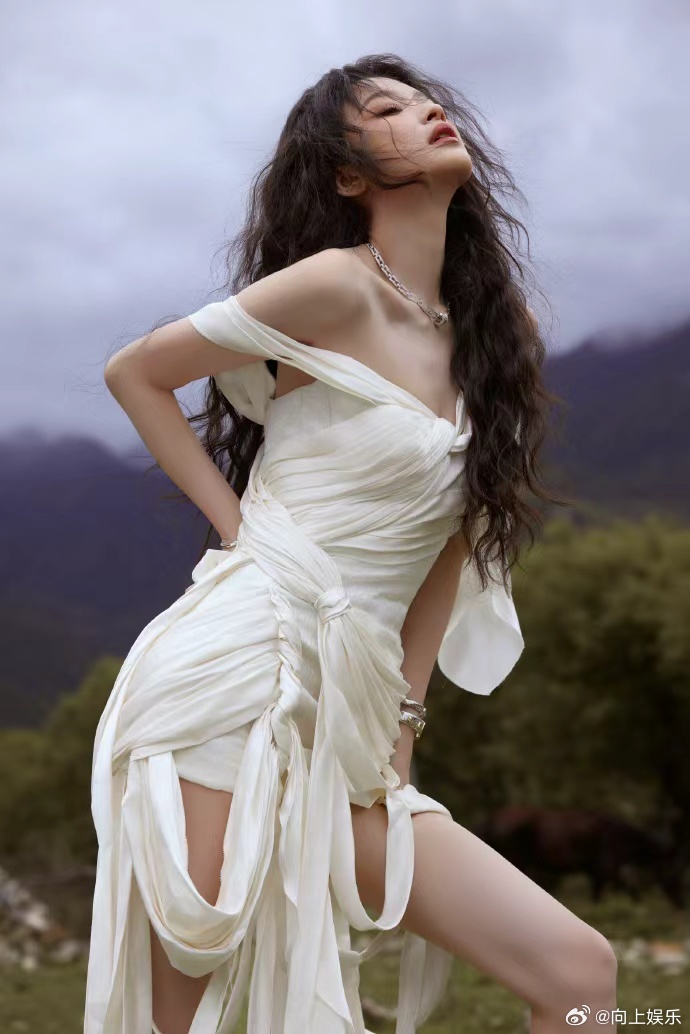 孙怡VOGUE活动造型孙怡森野大片 孙怡VOGUE活动造型，孙怡森野大片，是羊毛