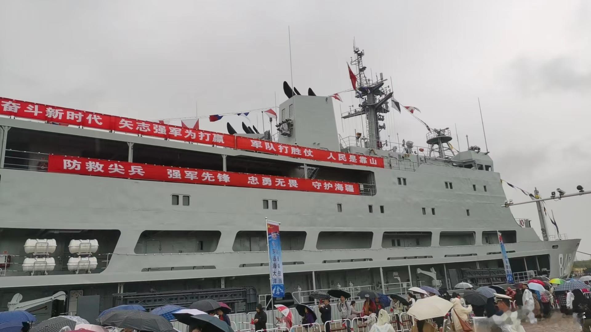 人民海军成立75周年了。从诞生(图5)到现在，人民海军，向海图强[加油]#我是老