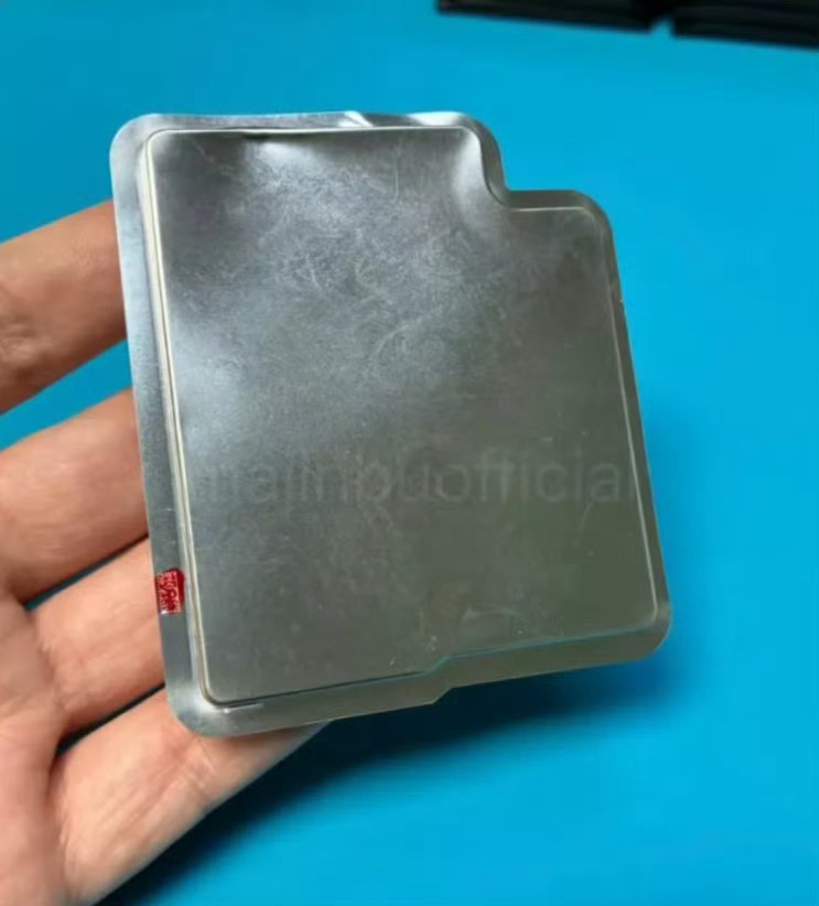 iPhone17Air电池曝光2900mAh的电池，如果真有高刷的话岂不是刚出门