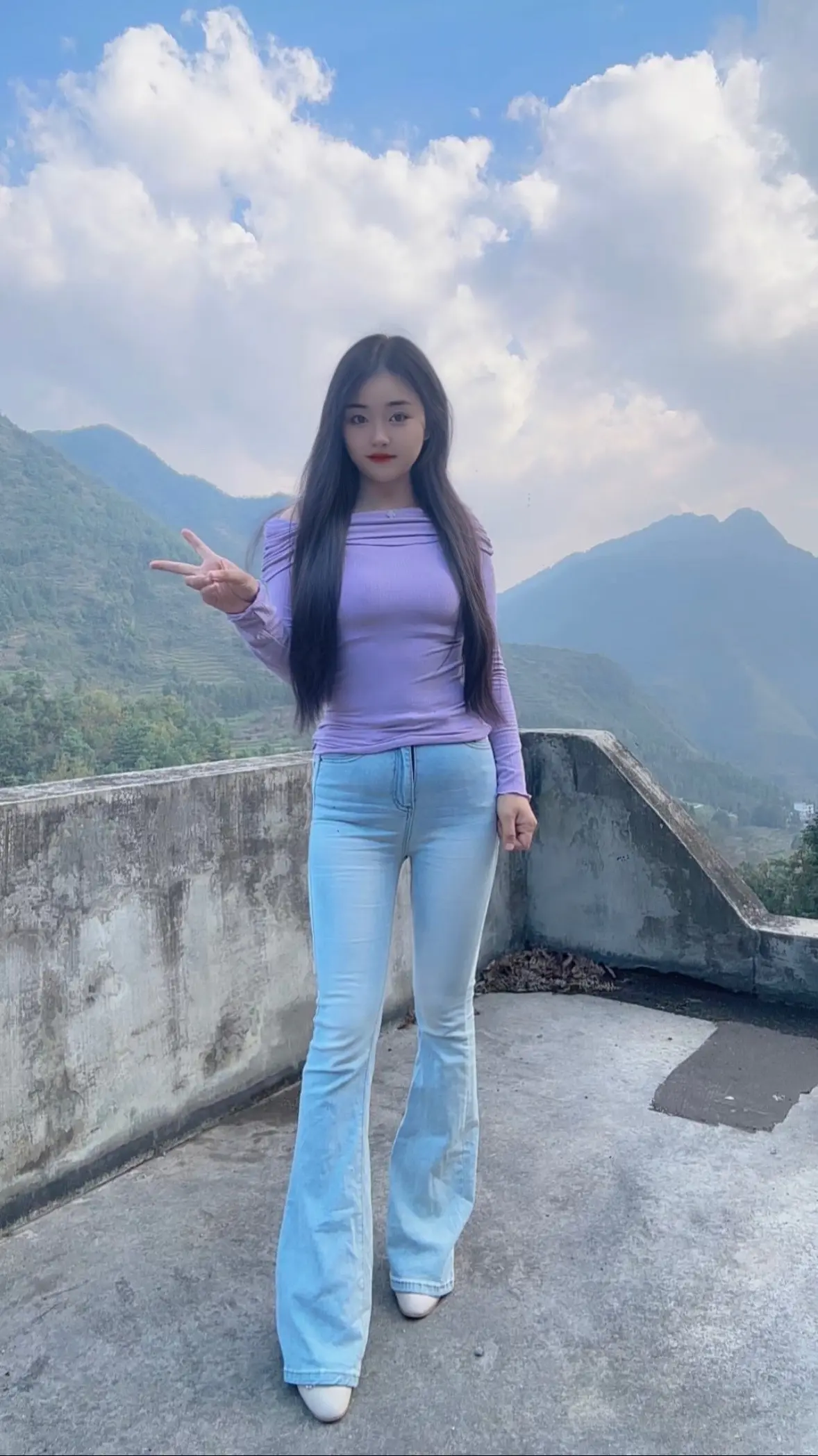 人生何其短，要笑得格外甜，心情是自己的，认识的人放眼里，重要的人放心里！