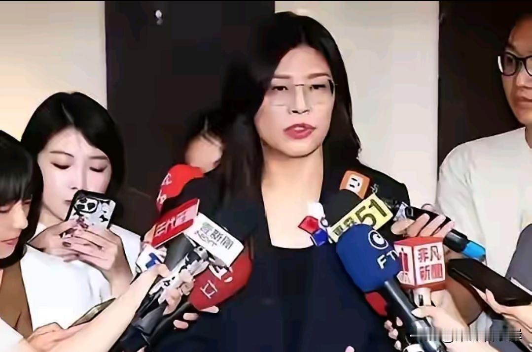 黄暐瀚称蓝营终于丽文，郑丽文：我不知道他讲得是什么意思，他说了什么也不重要

多