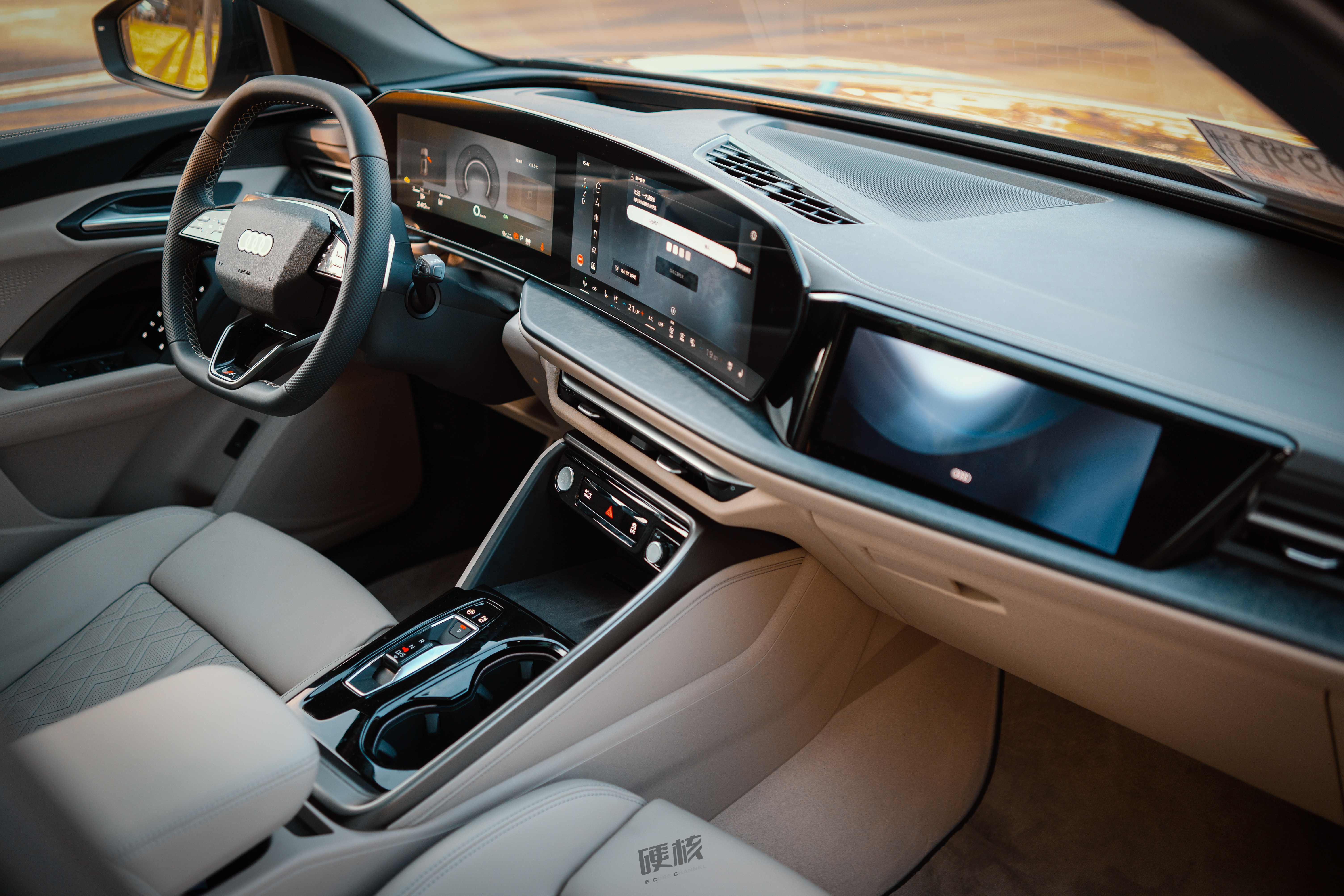 夕阳下的全新Q5L发几张上个月试驾的库存，一汽奥迪马上又有重磅的油车更新 ecc