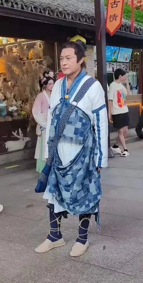 60多岁的马景涛频繁现身，既给了观众回忆和情怀，也让大家感慨小马哥真的是饿了，为