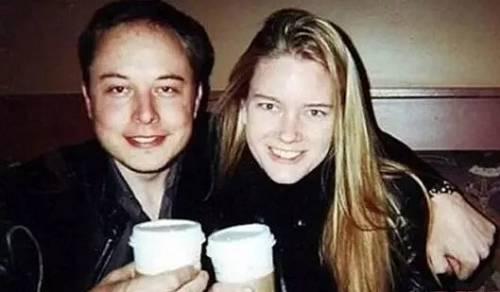 果然儿子随妈，马斯克那变性儿子长得和母亲一模一样，马斯克前妻这是生了个自己。
这