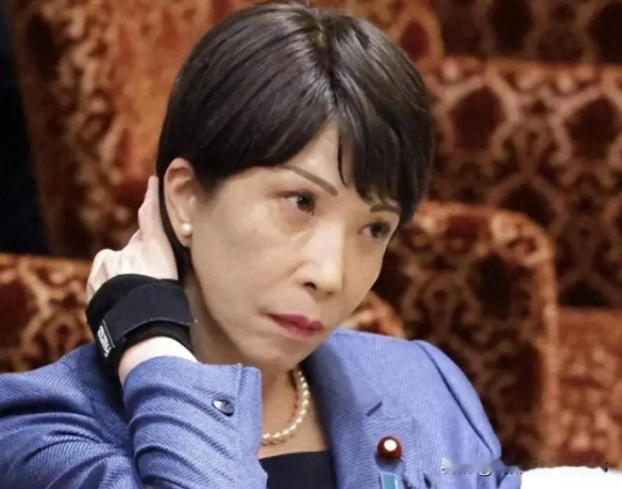 高市早苗虽然年逾六旬，但给人的感觉心理状态仍停留在很低龄化阶段，作为日本首脑，不