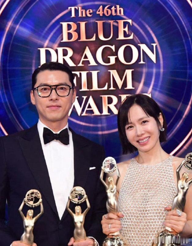 19日晚，第46届青龙电影奖举行。玄彬孙艺珍分获影帝影后，一骑绝尘真的一骑绝尘了