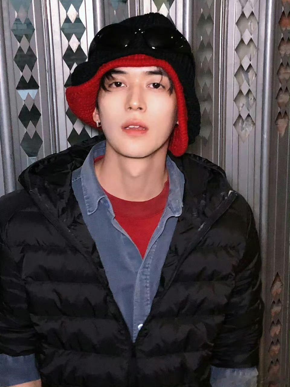 章时安一部暗河传就升咖了章时安可太厉害，靠《暗河传》里唐怜月圈粉无数。这边热度未