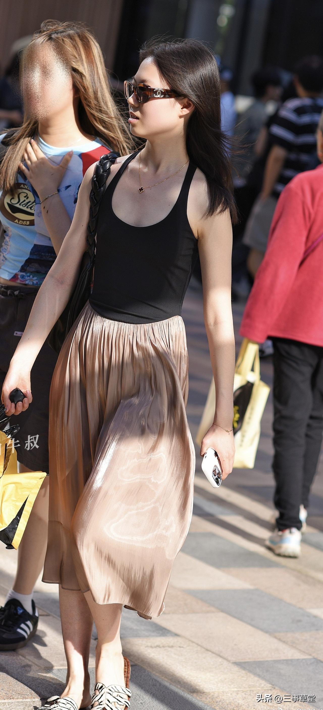 现代时尚与街头艺术的完美结合，真的太酷了！ ​​​