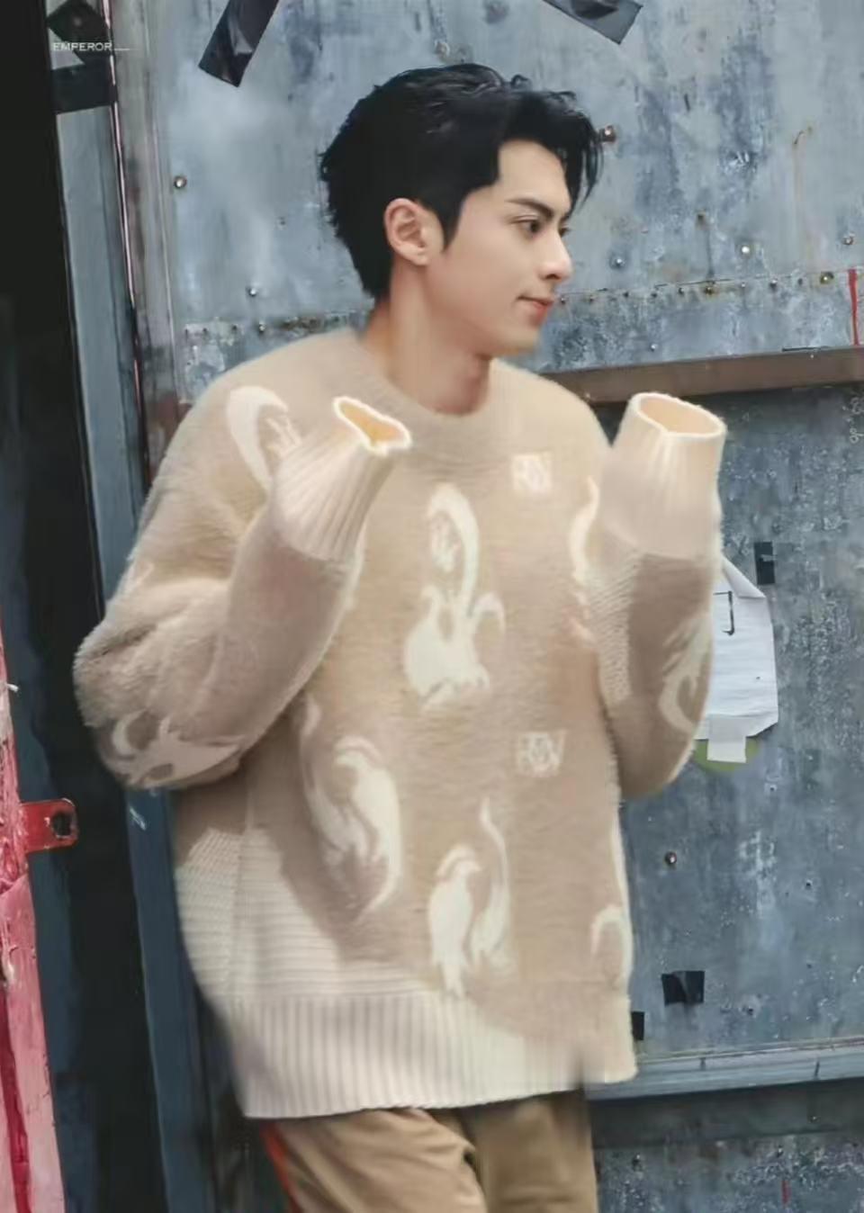 王鹤棣让你击中粉丝没让你击毙 王鹤棣的搞笑饭撒又更新了，这次是无差别击毙模式。他