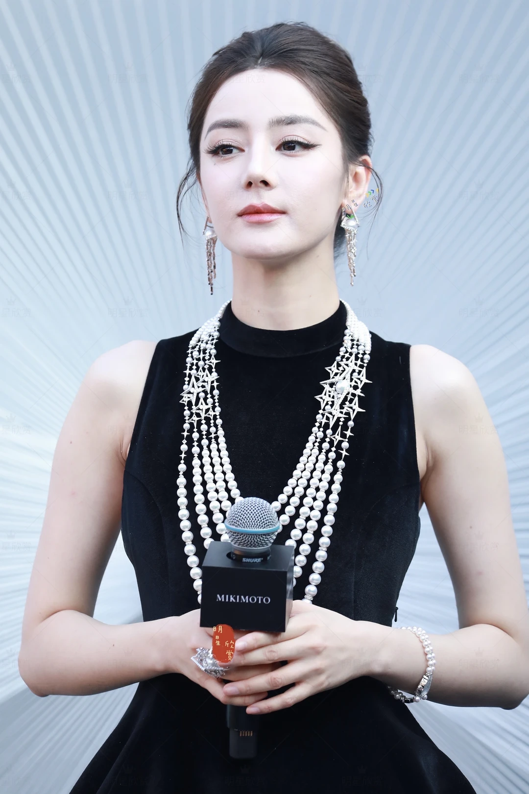 生图直出热巴的美貌，小脸巴太高级了