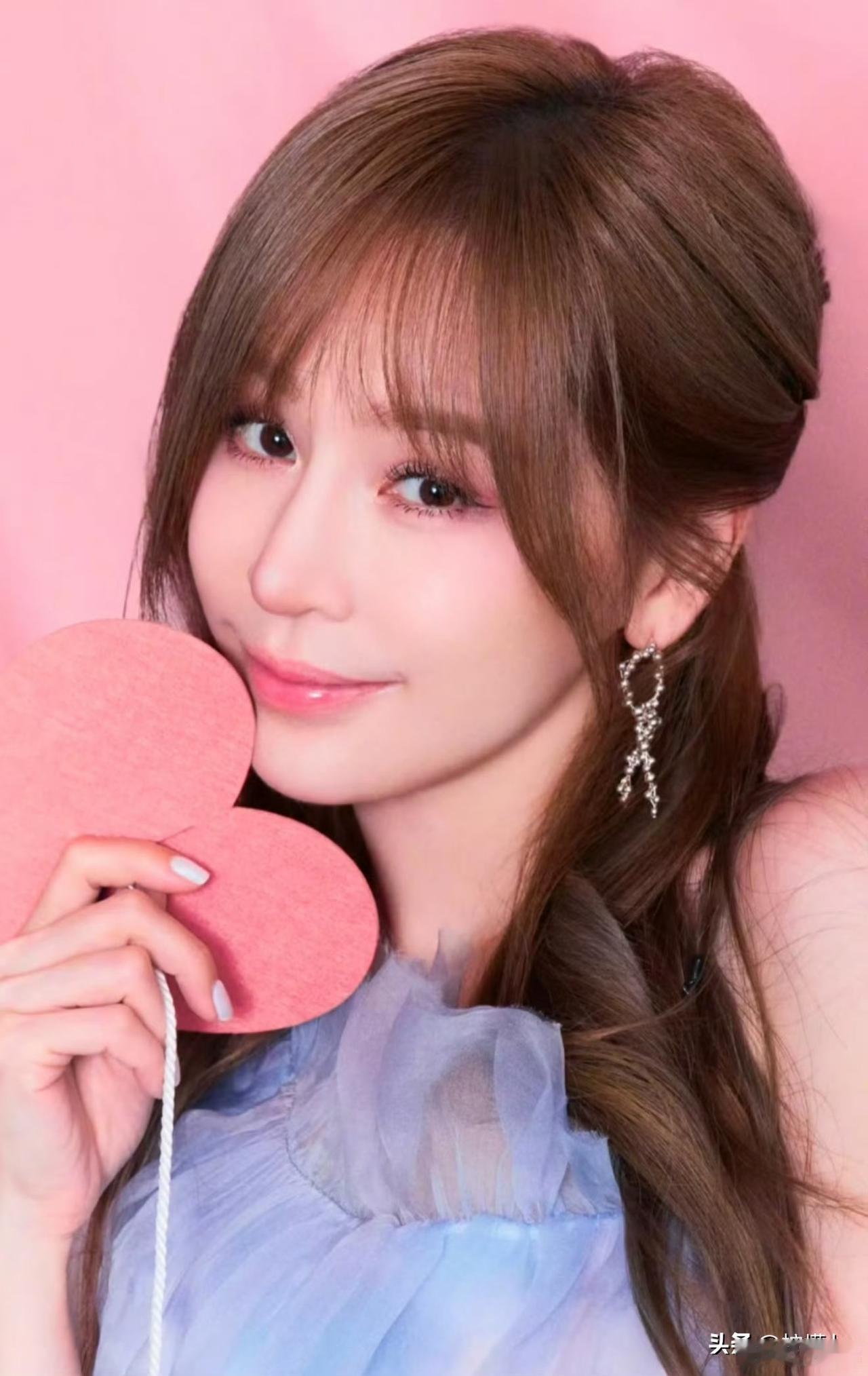 赌王千金前男友与43岁王心凌热恋⁉️同机往返+随身包互拎，甜妹再恋顶流？
20年