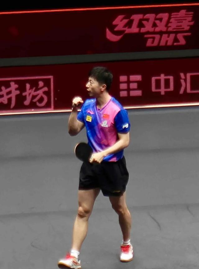 #马龙希望网友理性看待输赢# 马龙接受采访时很真诚的四应了对他“赛点的神”的称呼