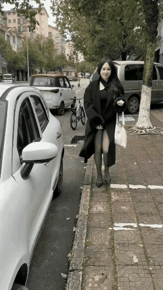 这场景挺有意思的😄