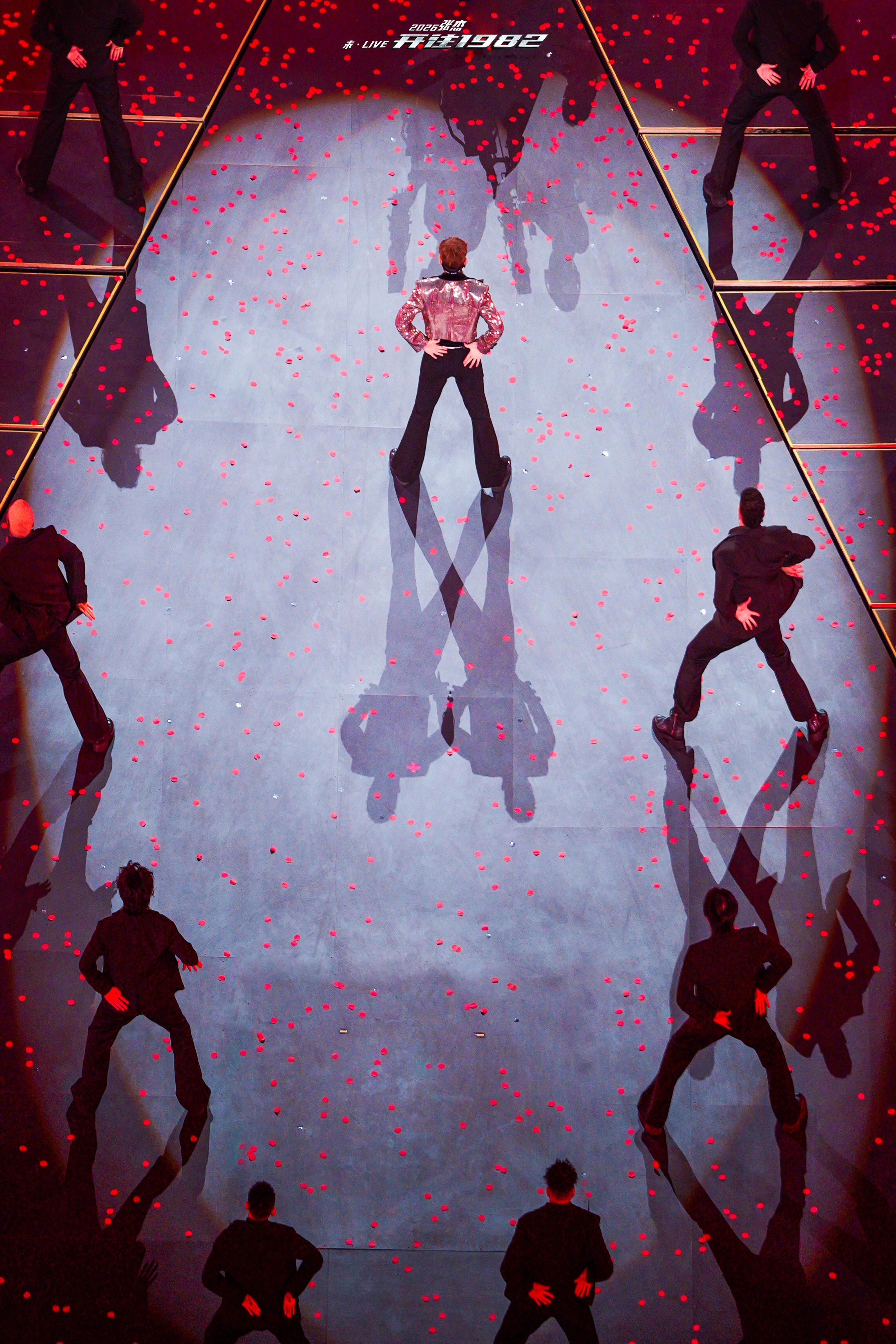 张杰分享网友鸟巢演唱会观后感张杰鸟巢还是夯爆了！希望大家都能观影愉快，看的爽快！