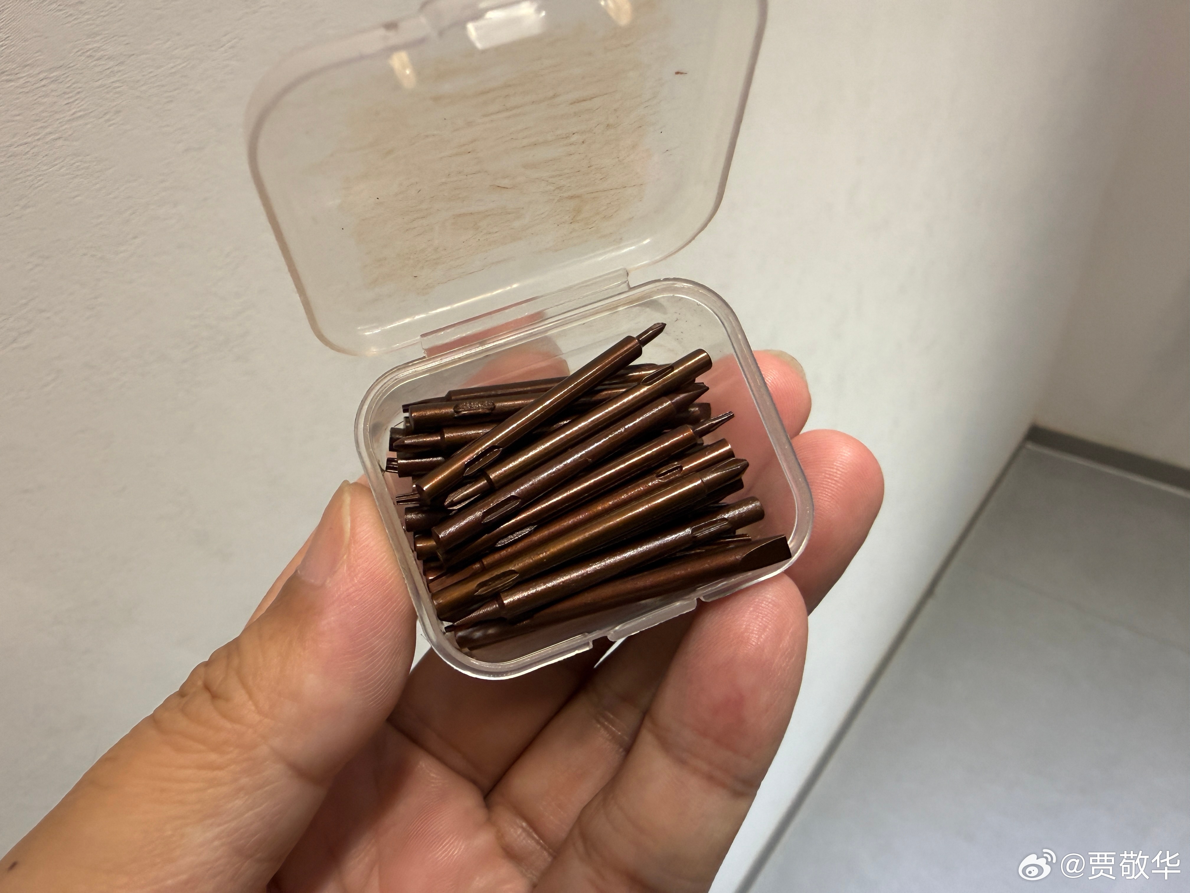 刚弄了一套工具，继续修我的充电宝，看看能完全修好吗？ 