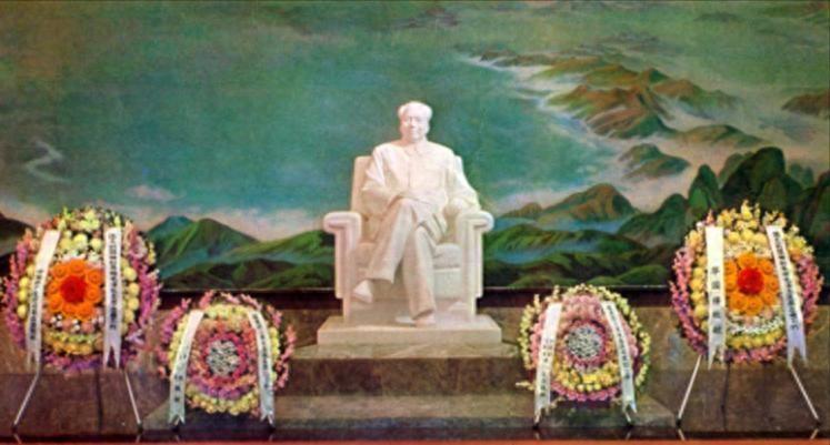 1983年解放军总参谋长含泪走进毛主席纪念堂，对主席深情道：得志之后终于来看您了