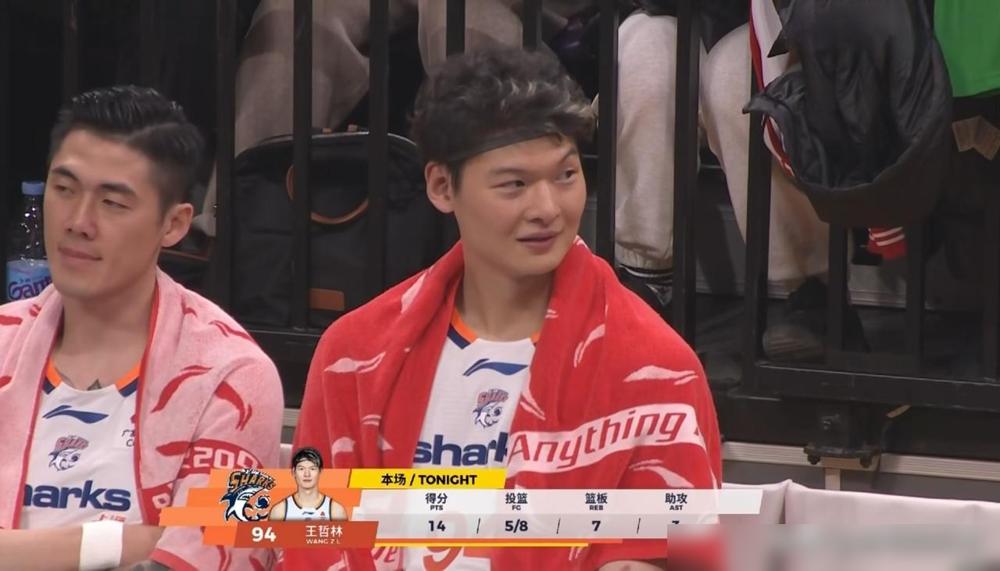 上海久事当家中锋王哲林真是吃饱喝足了！在今天上海久事客场以91：65大胜辽宁本钢