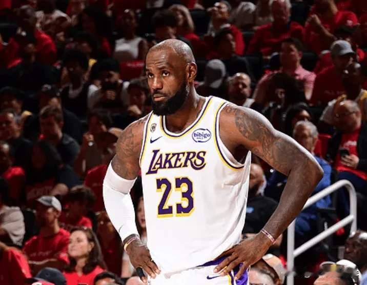 原来NBA的中国球迷数量远远大于CBA的中国球迷数量，也就是说看nba的中国球迷