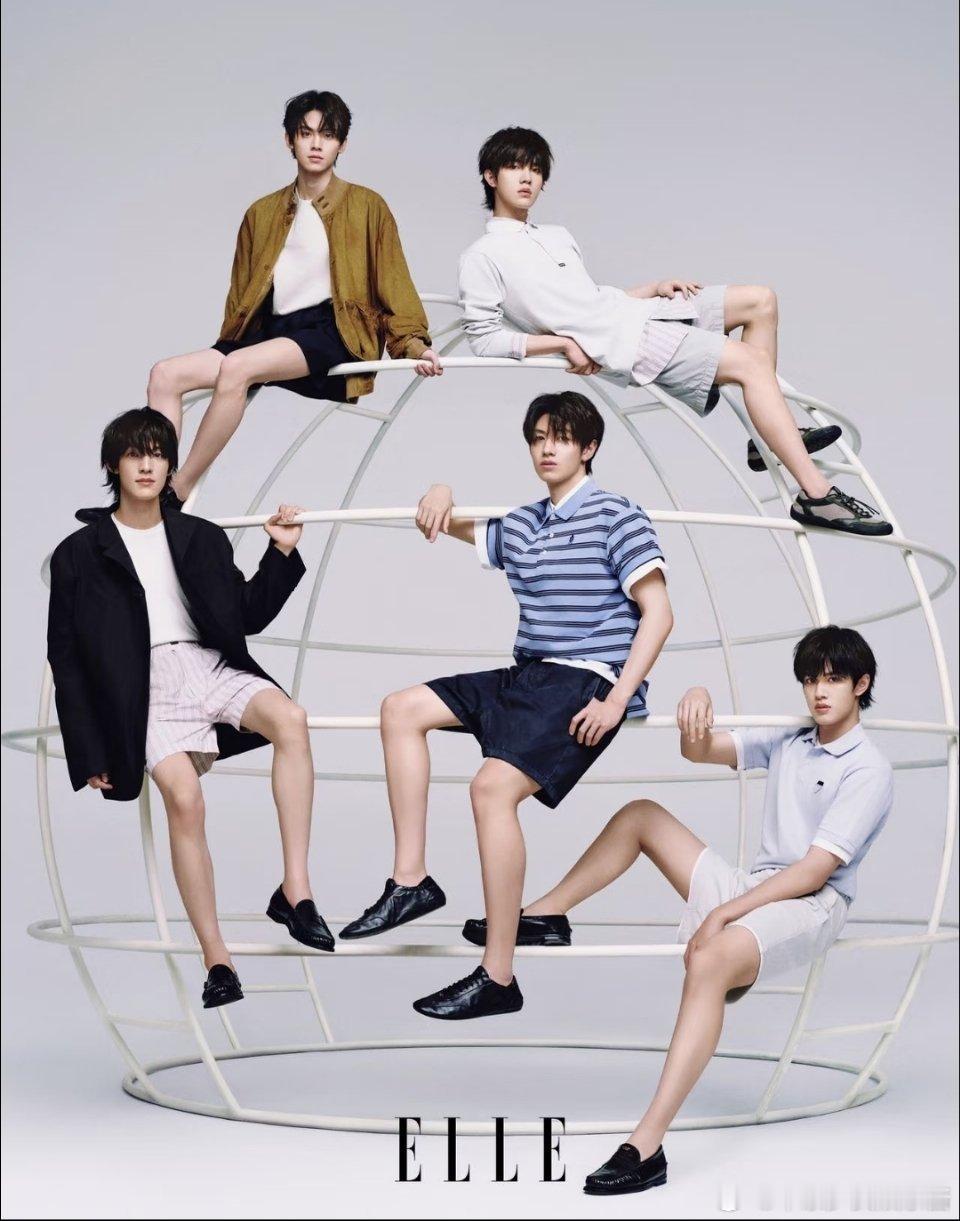 谁给登录少年团安排的丑鞋子换成白鞋是不是更和谐点 