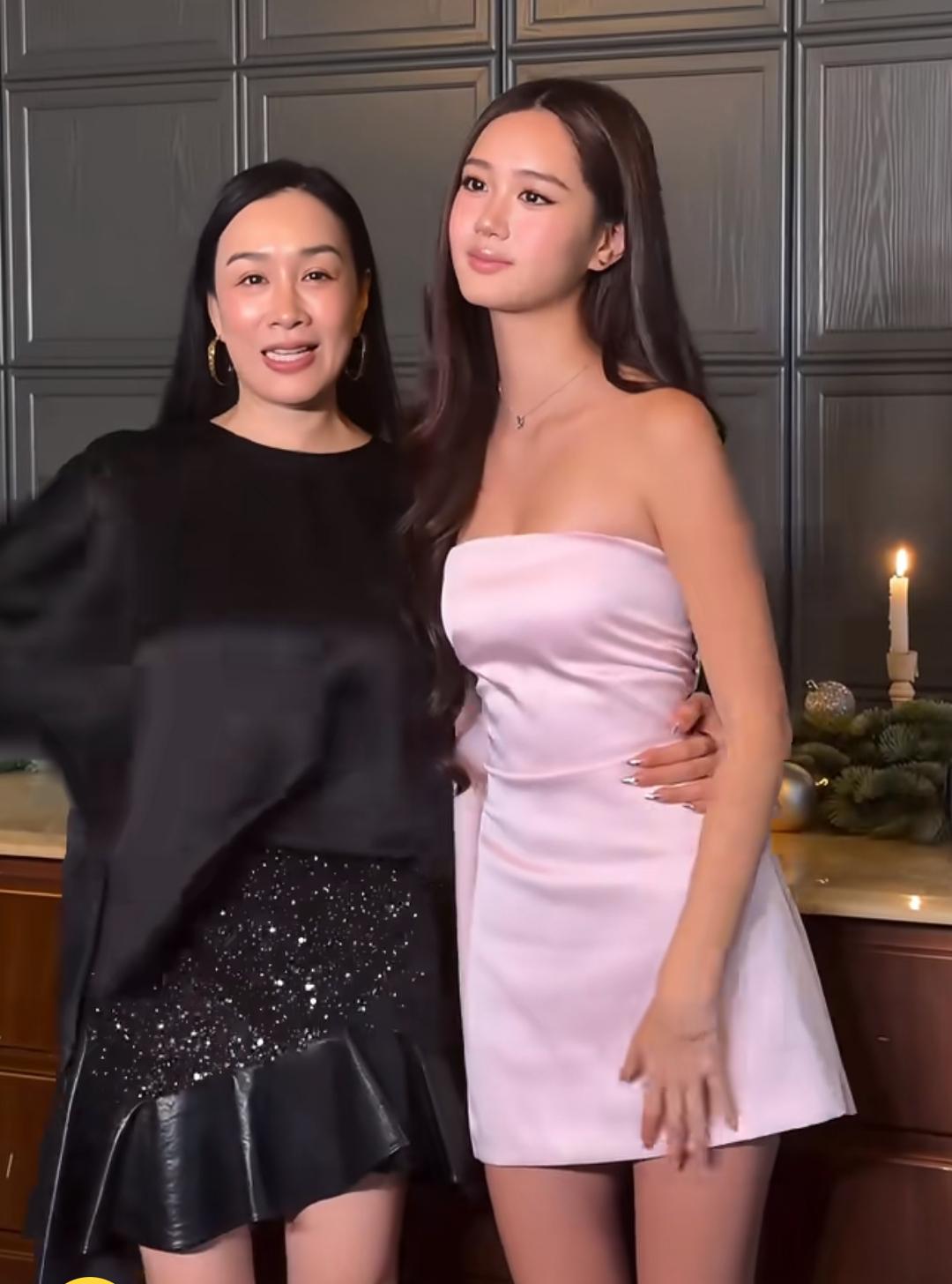 长的很漂亮，跟她妈妈比较只能说有过之而无不及！
她把二女儿送到国外读书，没多久就