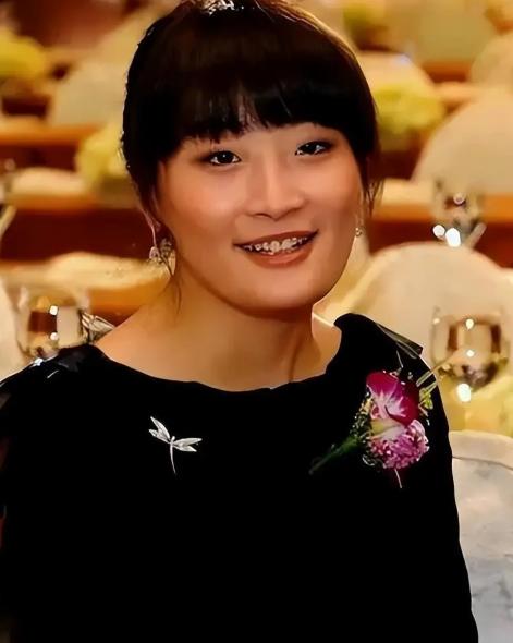 娃哈哈刚回暖，
宗馥莉就对经销商下手了？


刚把销量拉上来就砍经销商，
连没结