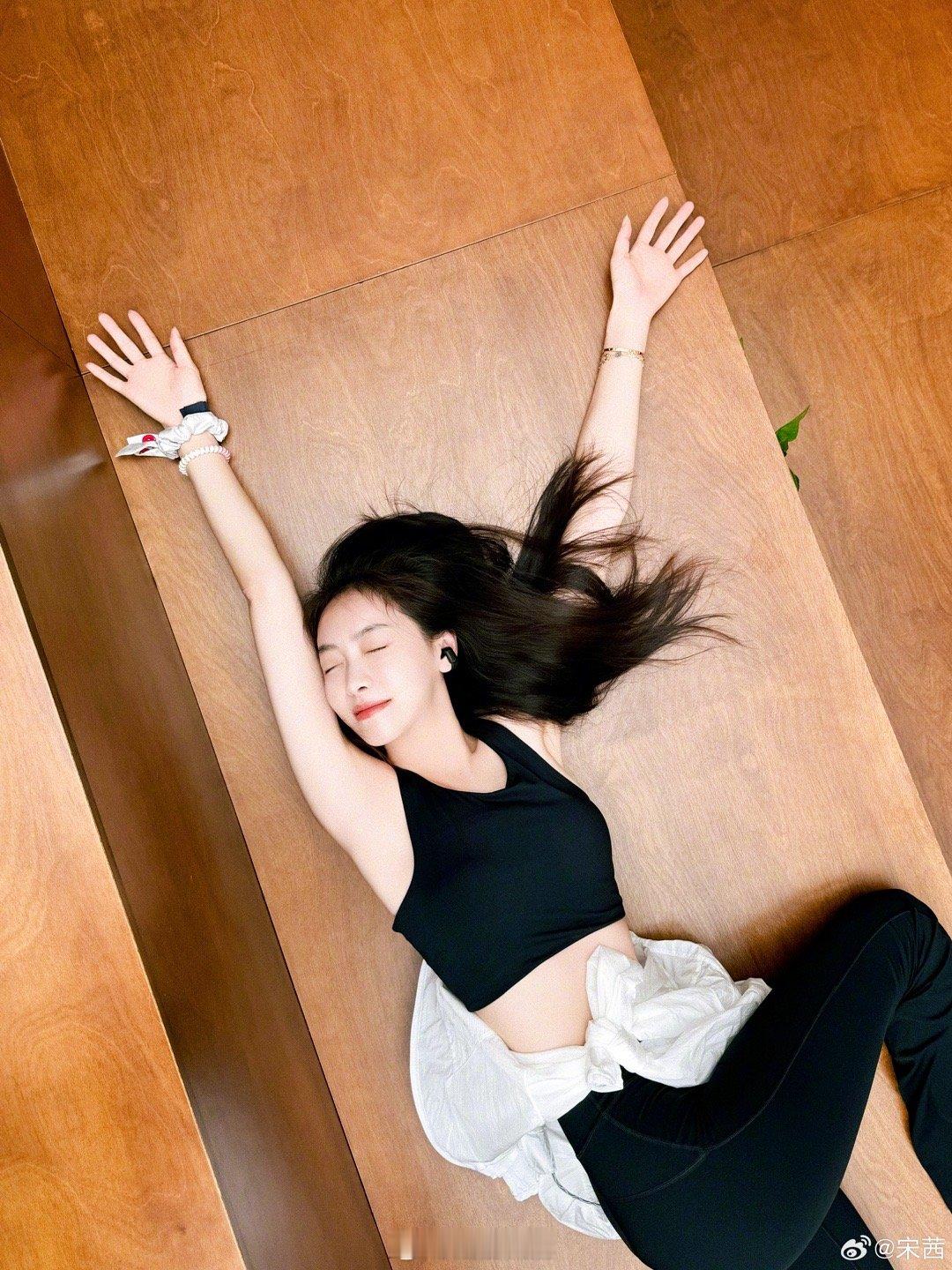 宋茜[爱你][舔屏][爱你][爱你][色][色][色][色][色][色] ​​​
