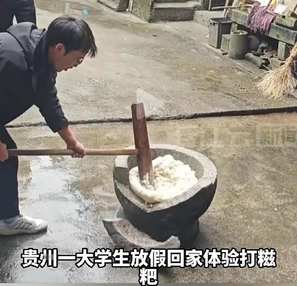 这种情况怎么办？距离开学还有一个月呢，这不得天天被家人揍呀[泪奔]