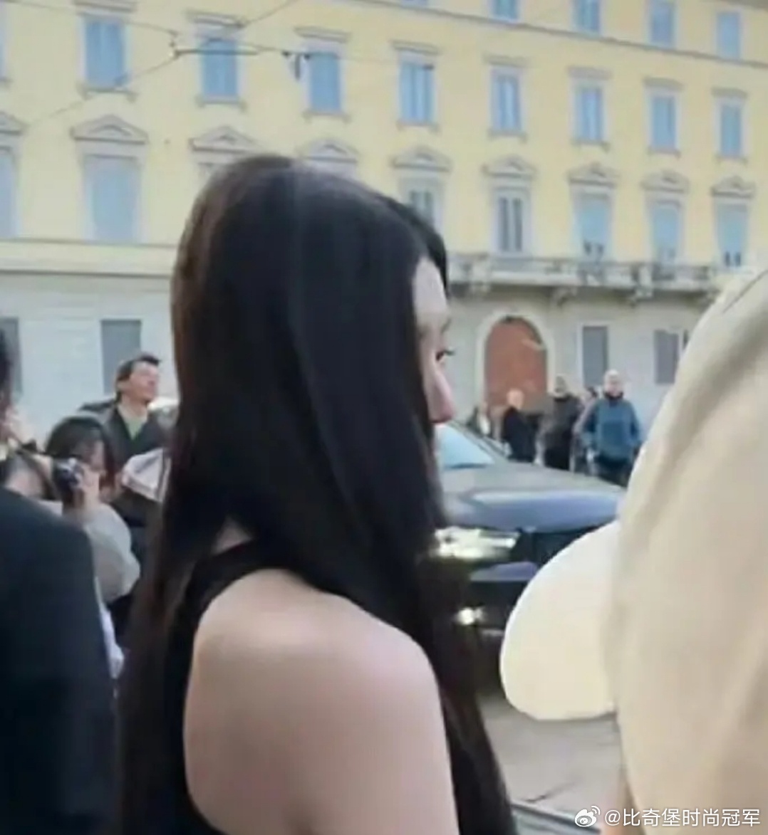 孔雪儿脸那么小 不需要这么大脑袋其实 