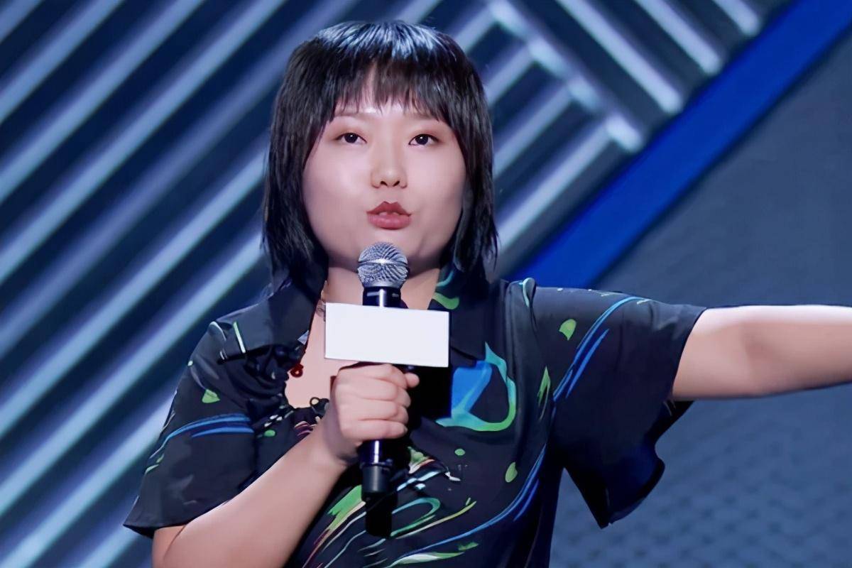 #李雪琴的北大真是没白上# 不得不说李雪琴真的是才貌双全，妥妥的高智商人才，而且