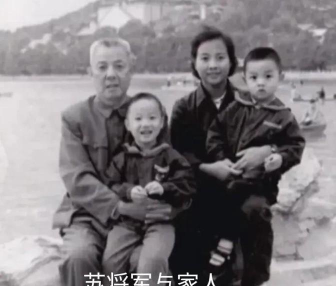 1957年一天，开国上将苏振华从基层调研回家，与妻子孟玮因小事吵了几句，谁知孟玮