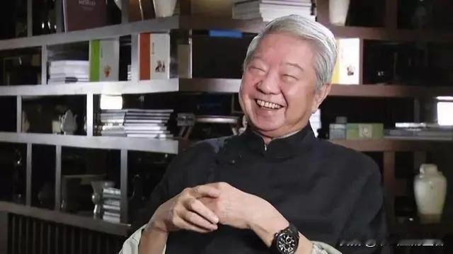 83岁的“老顽童”蔡澜告诫我们：人老了，躺在病床上才明白，晚年最靠得住的，不是老