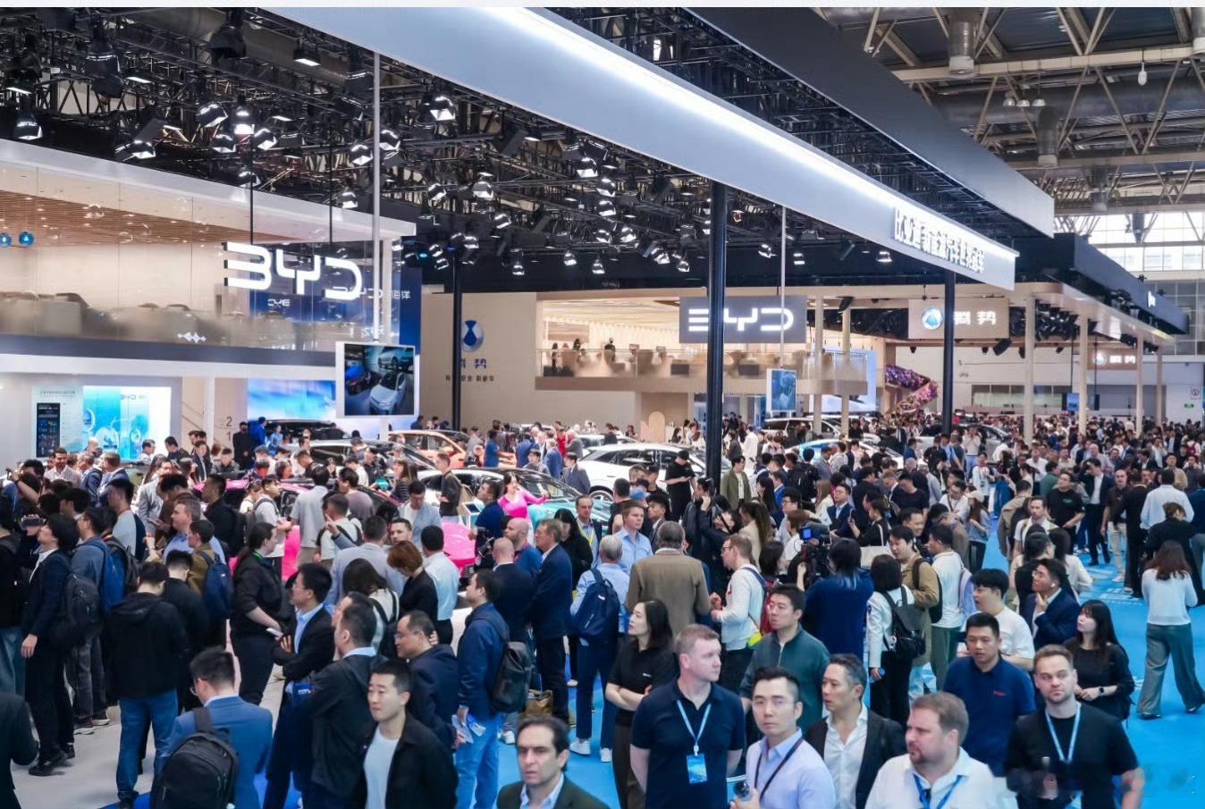 2026北京车展比亚迪专馆人气高涨 作为唐DM-i真实车主，2026 北京国际车