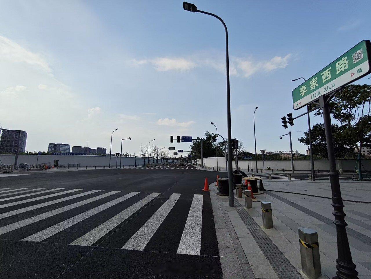 宁波江北李家西路延期开通预计8月上旬放行 有市民反映，江北庄桥李家西路原计划6月