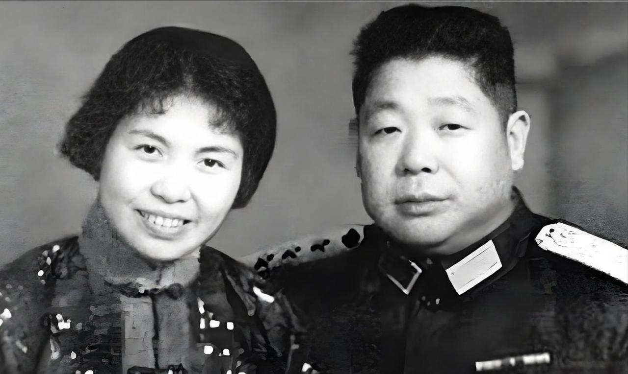 1949年，陈赓在上海街头撞见了小姨子。

几年不见，当年那个跟在姐姐身后的小丫