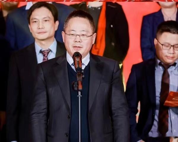 天津网友分享董事长易定宏说带同事看世界杯 这一消息让不少人羡慕不已，网友纷纷表示