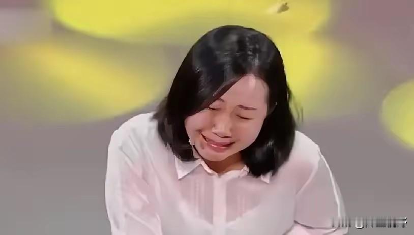 湖南一女子3岁走失，40岁成为千万富豪后，登上电视寻亲。不料，亲生父母无人到场，