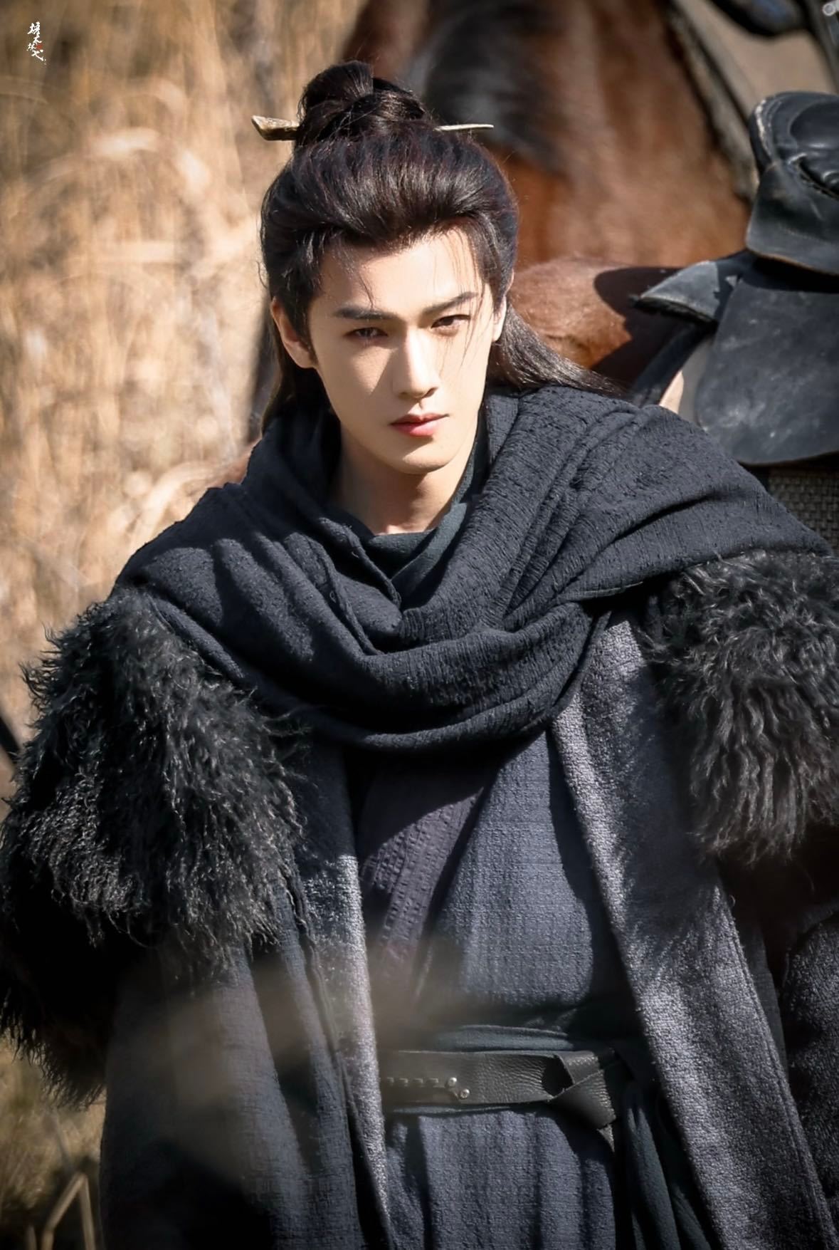 李昀锐骑马夯爆了李昀锐骑马真的太绝了，完全是新生代里的骑马天花板！人家是拍戏摆样