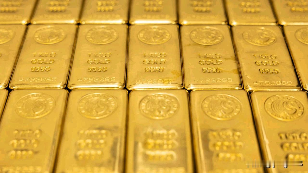 周一，黄金价格攀升至每盎司5000美元以上的历史新高。
       黄金价格的