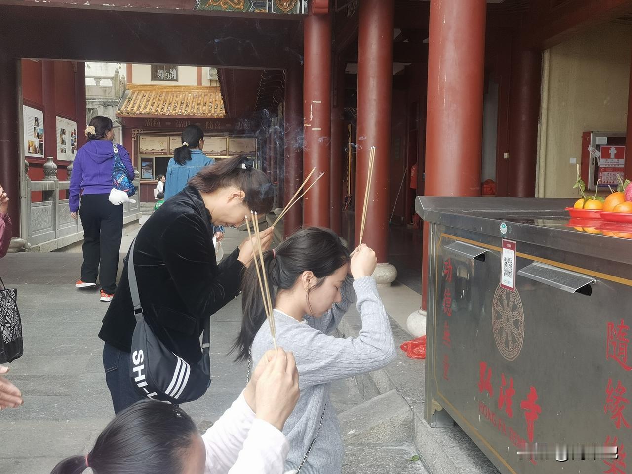 那些装着有个知道玄幻，异能、传播占卜、算命、风水、生肖、星座的博主我只要看到一个