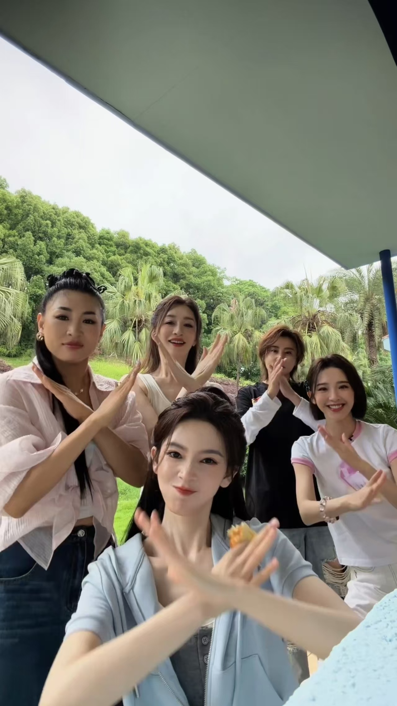 陈瑶和姐姐们乘风时光vlog 陈瑶说和姐姐们在一起的时光火热过火锅，我看完vlo