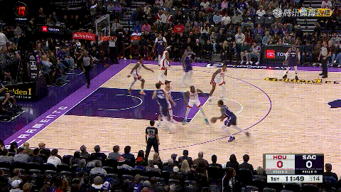 国王老将威斯布鲁克真是手感火热！在今天国王主场迎战火箭的比赛中，当时比赛进行到了