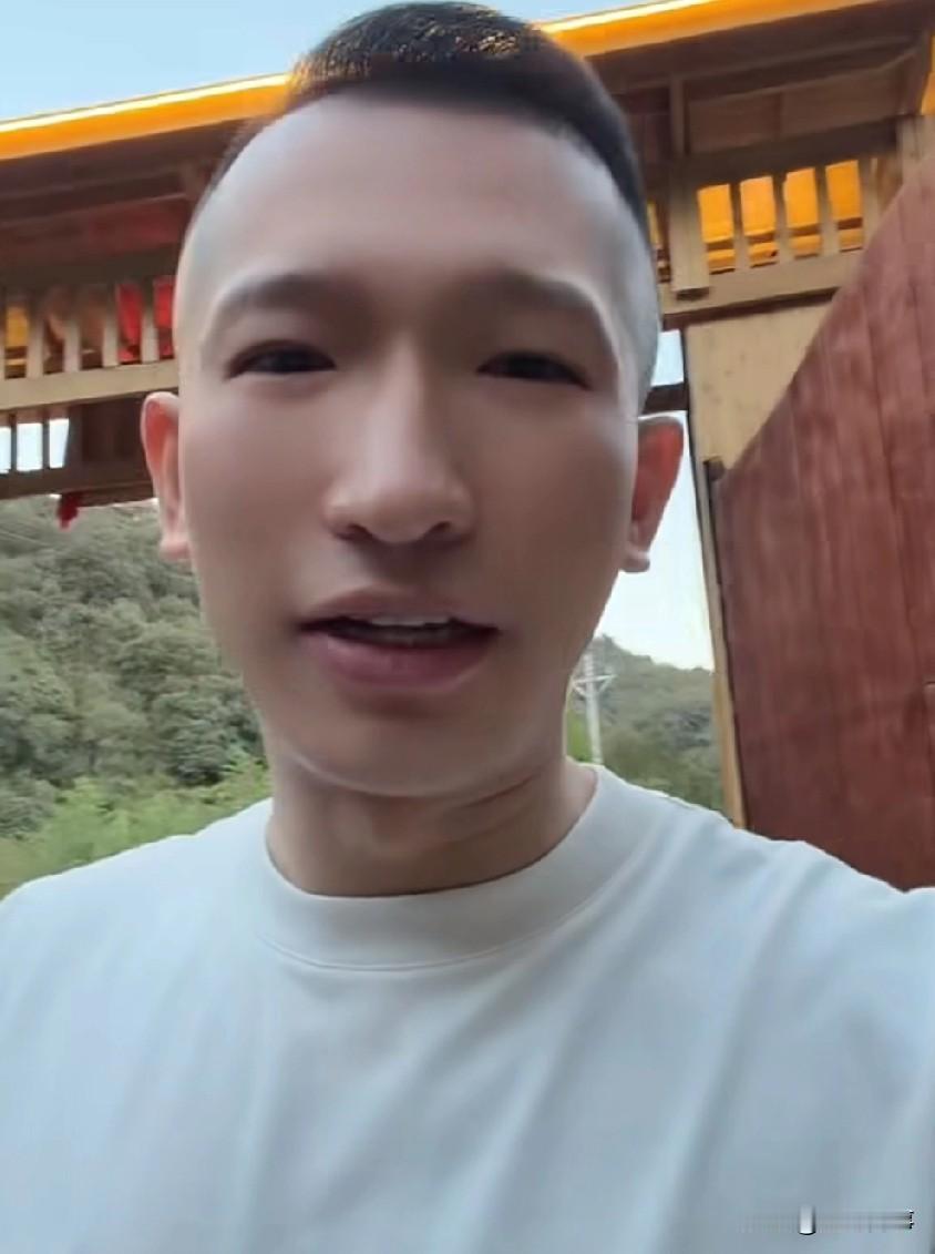 狗磊叫板吴迪和泡泡龙：
我的大号被封禁三天，原来是小孩告家长了，说我提他名字阴阳