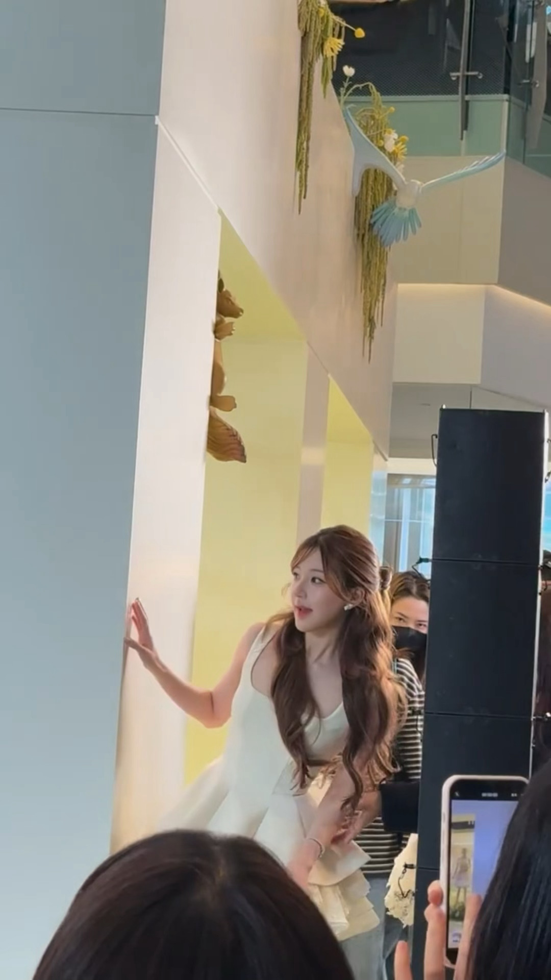 完全是真人bjd吧🥰🥰🥰🥰赵露思白色公主蛋糕裙