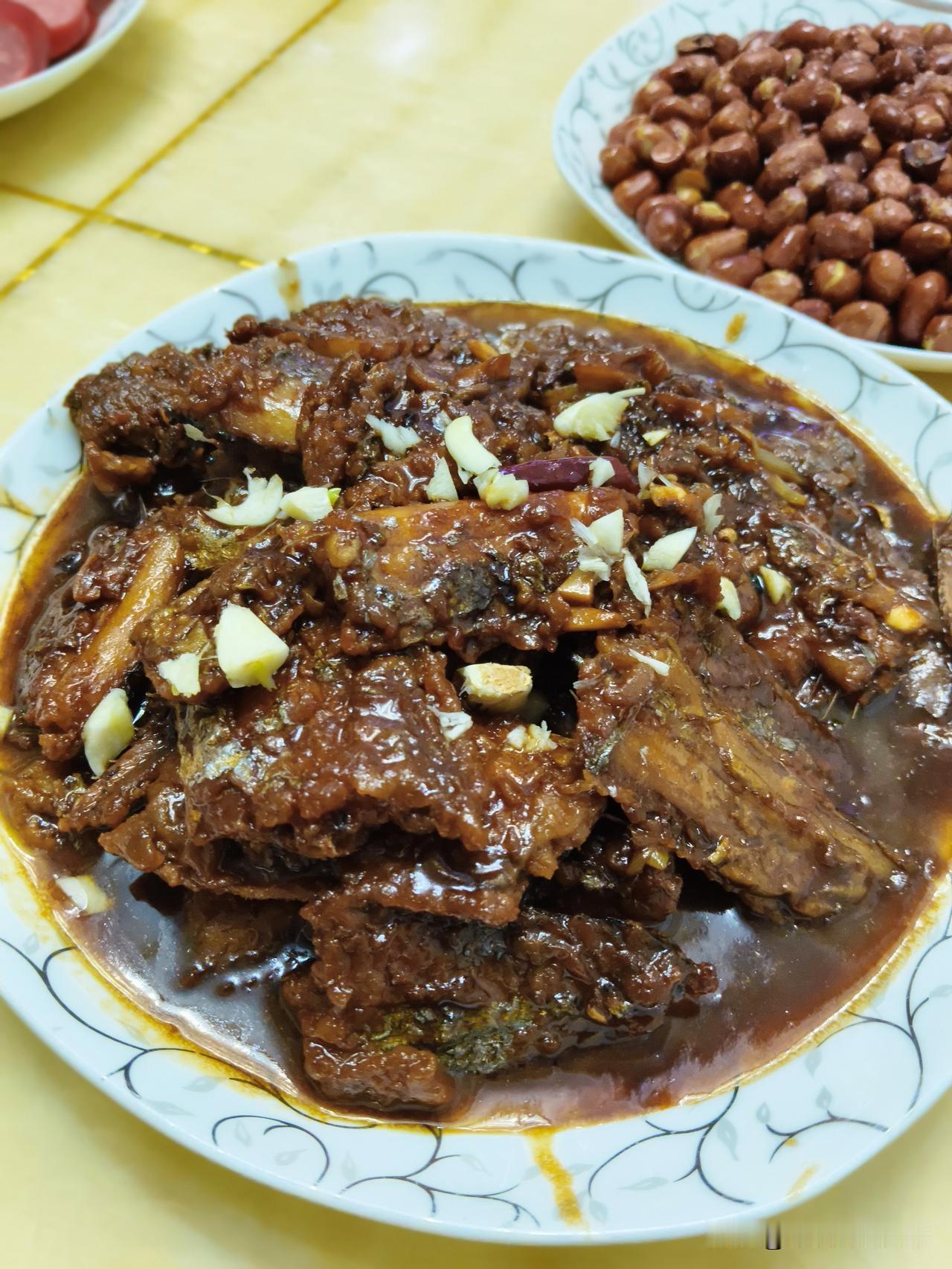 街头有些快餐连锁，去外地，偶尔去尝尝，店里那种冷静的氛围
，给人一种，食物是从生